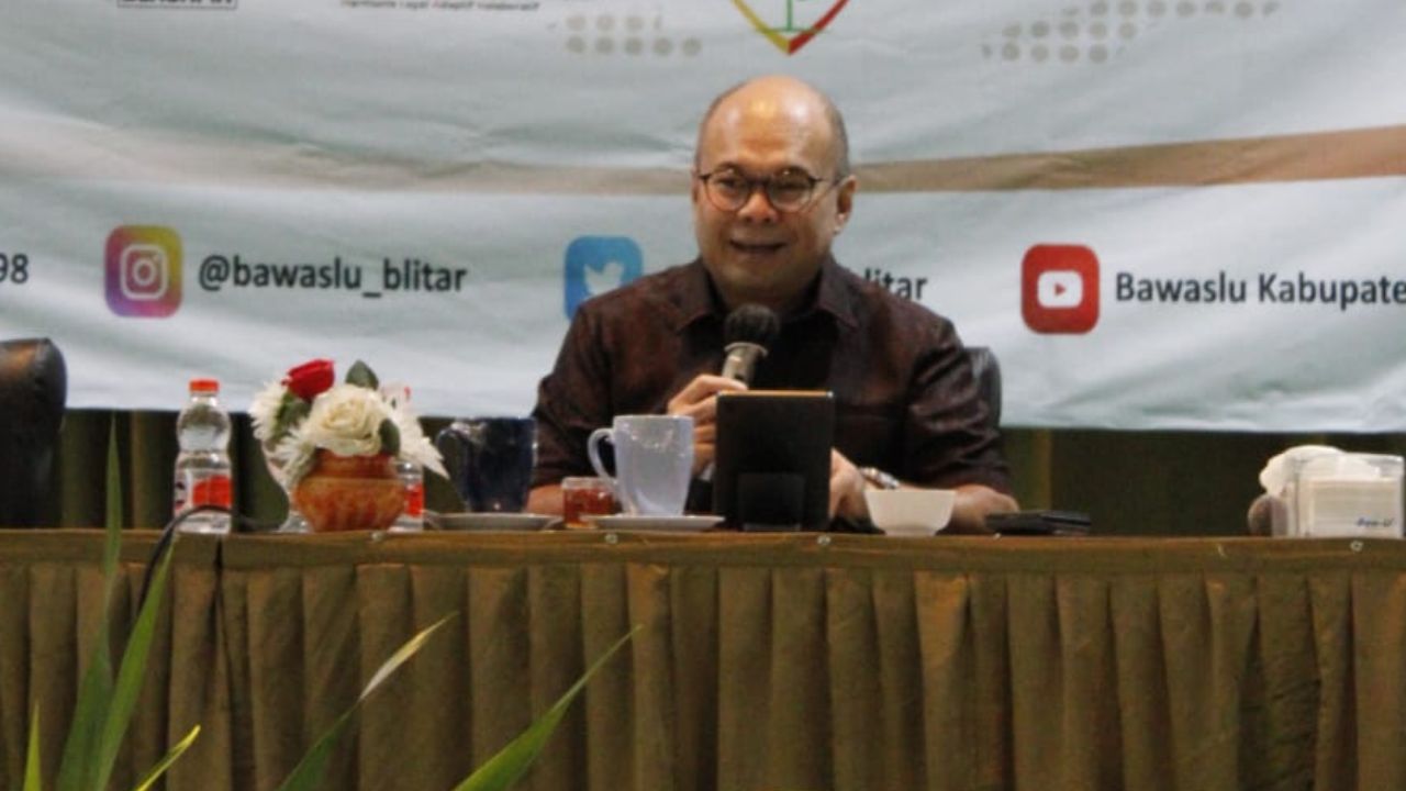 Hadapi Krisis Demokrasi di Akar Rumput, Romy Soekarno Minta Bawaslu Perkuat Literasi Politik