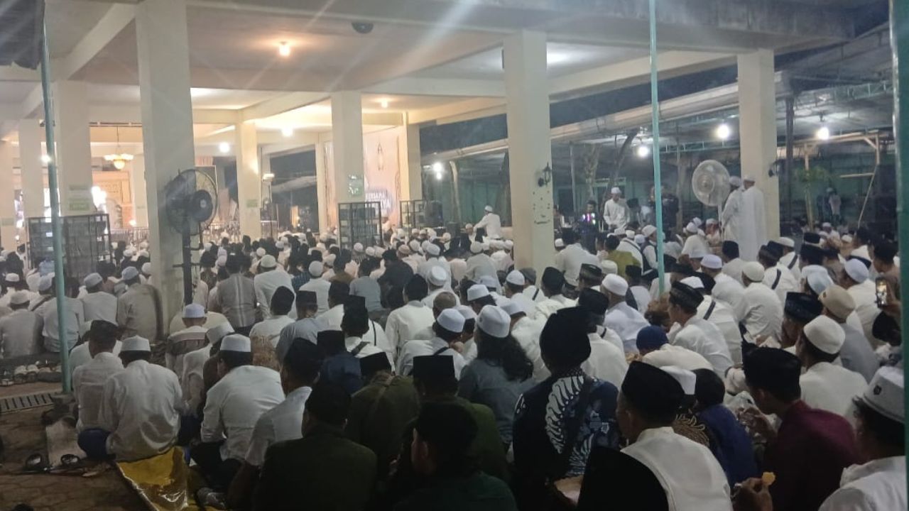 Ribuan Santri Padati Ponpes Daarut Tauhid Purworejo, Doakan 40 Hari Wafat Abah Thoifur