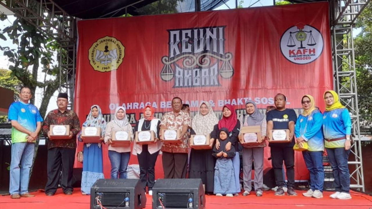 Reuni Akbar FH Unsoed Purwokerto di Tutup dengan Jalan Sehat dan Baksos Ratusan Paket Sembako