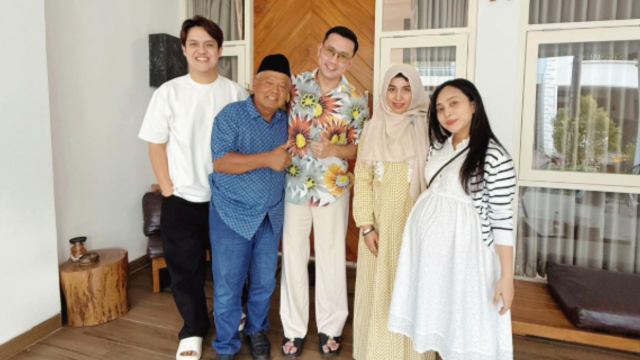 Yai Mim dan Istri Dapat Tiket Umroh Gratis, Usai Viral Diusir Tetangga karena Sahara