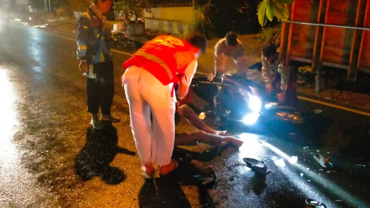 Honda Vario Nempel di Bak Truk, Pemuda Terluka Usai Kecelakaan Maut di Jalur Purworejo-Magelang