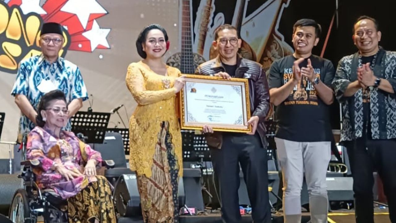 Usai Ziarah, Fadli Zon Kagumi Festival Keroncong di Alun-Alun Blitar: Bukti Sejarah dan Seni Menyatu