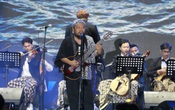 Ribuan Warga Padati Alun-alun Blitar Sambut Puncak Festival Keroncong Svaranusa
