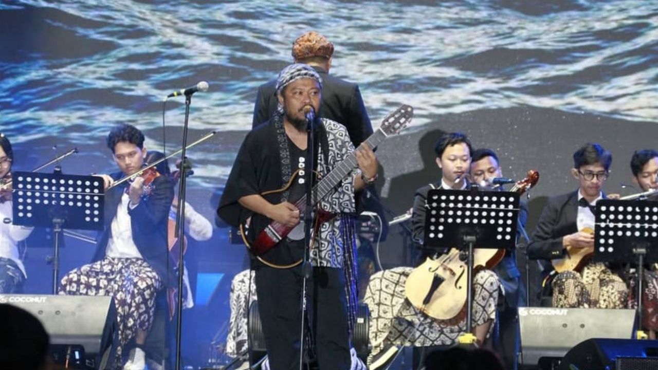 Ribuan Warga Padati Alun-alun Blitar Sambut Puncak Festival Keroncong Svaranusa