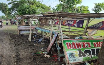Bus Eka Tabrak Kedai Dawet di Purworejo, Penjual Tertimpa Bangunan dan Pingsan