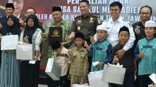 Momen Haru, Puluhan Anak Yatim Dapat Penetapan Perwalian dari Pemkot Blitar Momen Haru, Puluhan Anak Yatim Dapat Penetapan Perwalian dari Pemkot Blitar