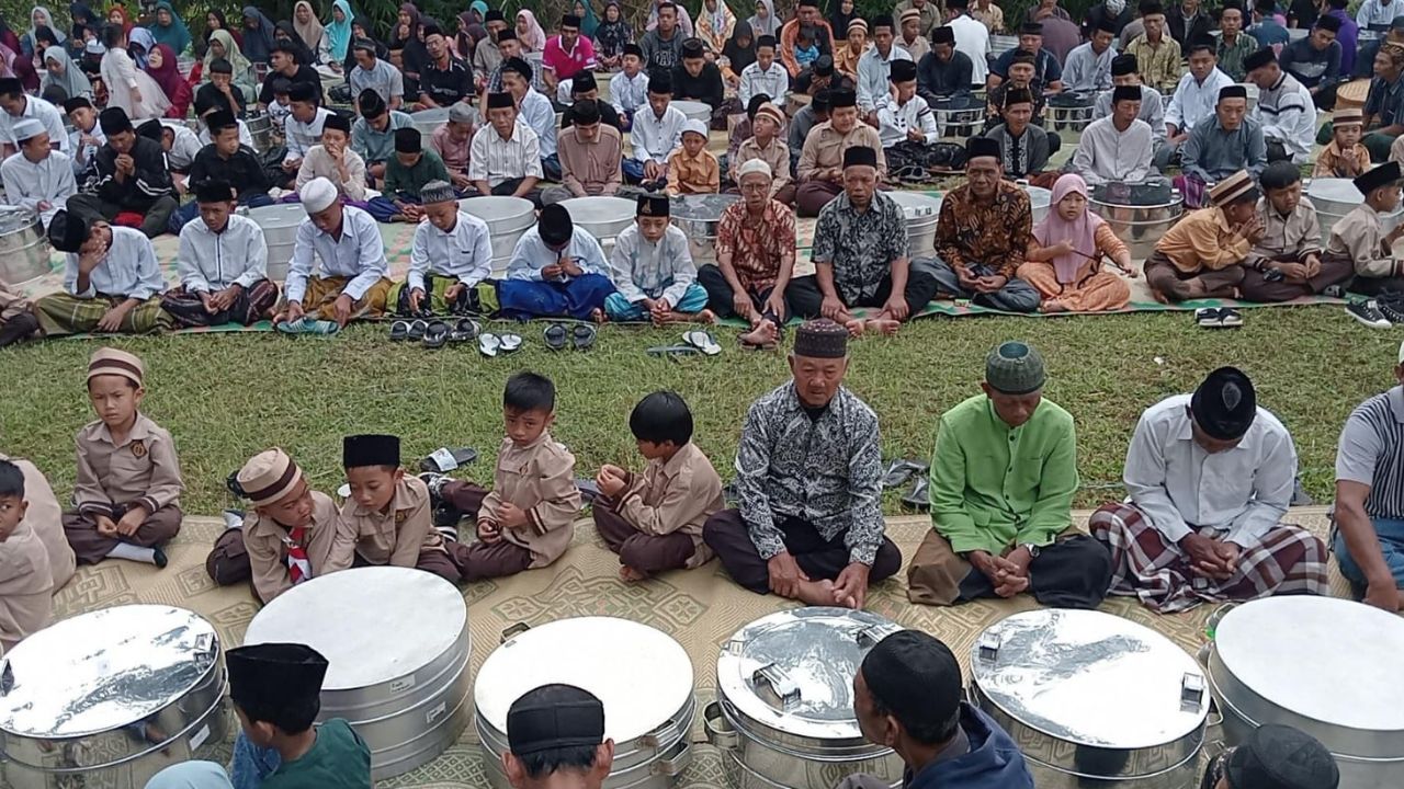 Ratusan Warga Lereng Gunung Merapi Boyolali Gelar Tradisi Sadranan