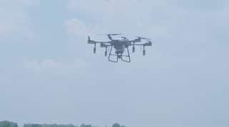 Penerapan teknologi drone petani Klaten, Jawa Tengah, Sabtu (11/10/2025).(Foto: Lar).